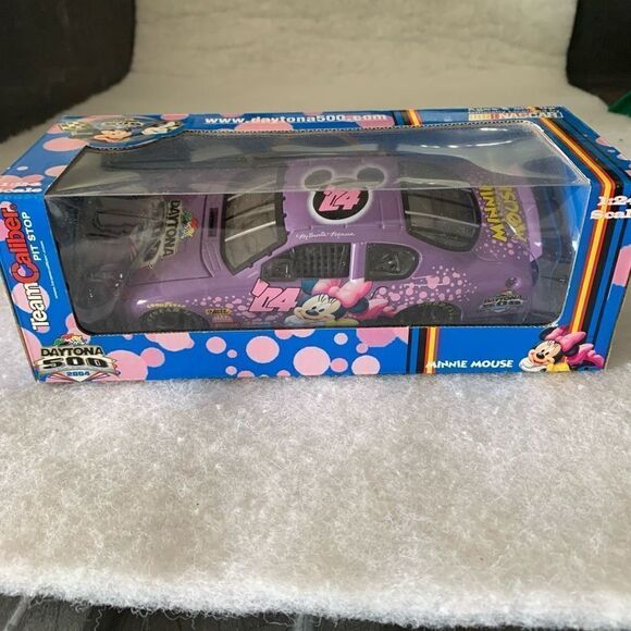 Team Caliber 2004 Minnie Mouse Daytona 500  NASCAR 1:24 Scale Car *Never Opened* - Picture 2 of 7